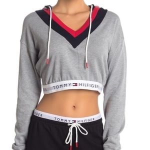 NEVER WORN TOMMY HILFIGER CROP TOP